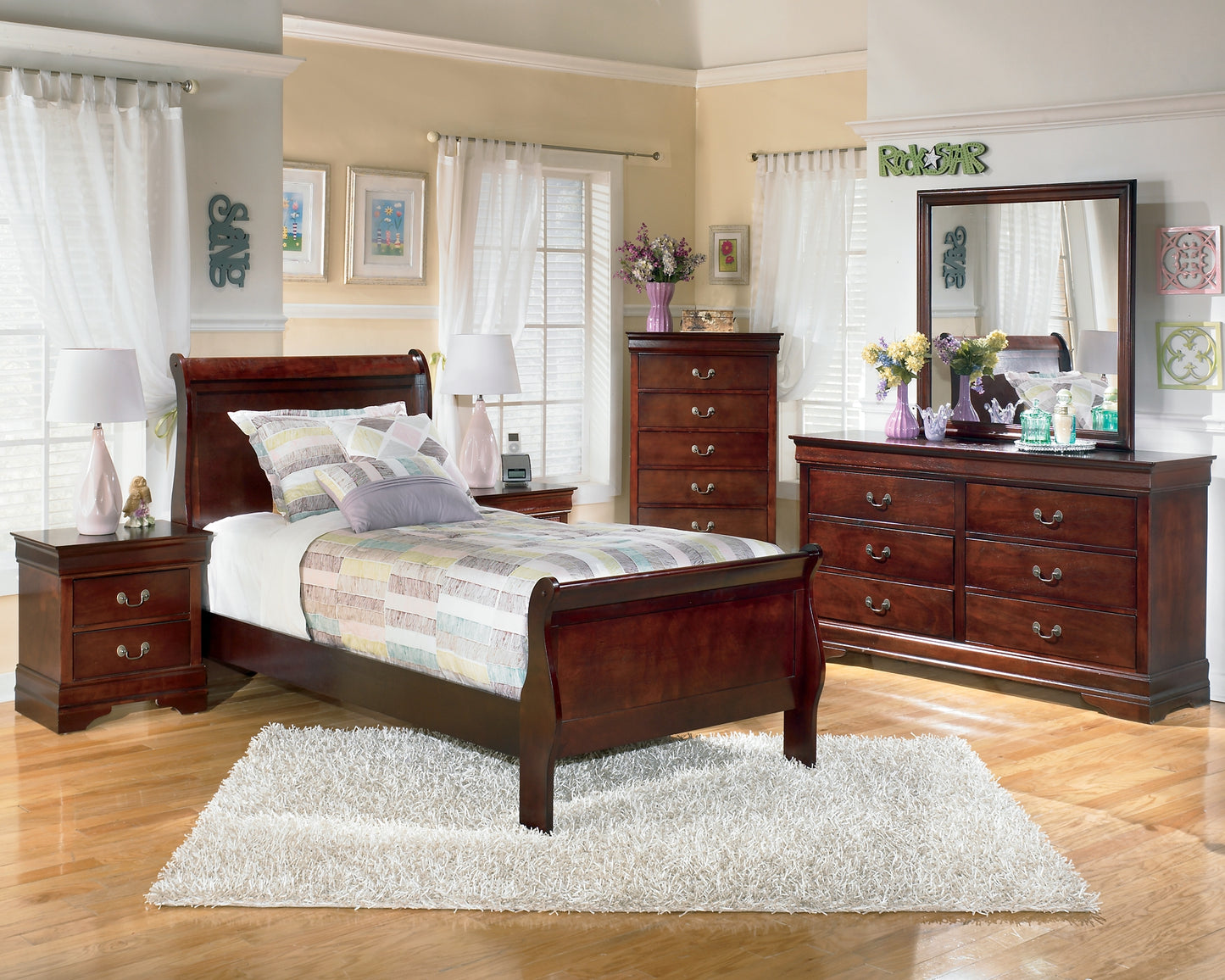 Alisdair Sleigh Bed With Mirrored Dresser And Chest