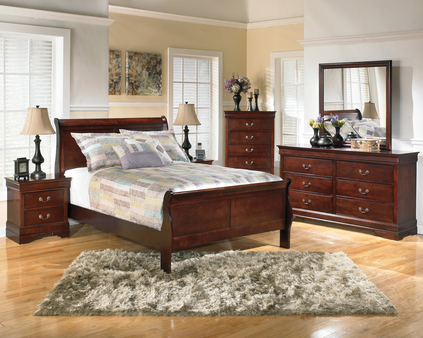Alisdair Sleigh Bed With Mirrored Dresser And Chest