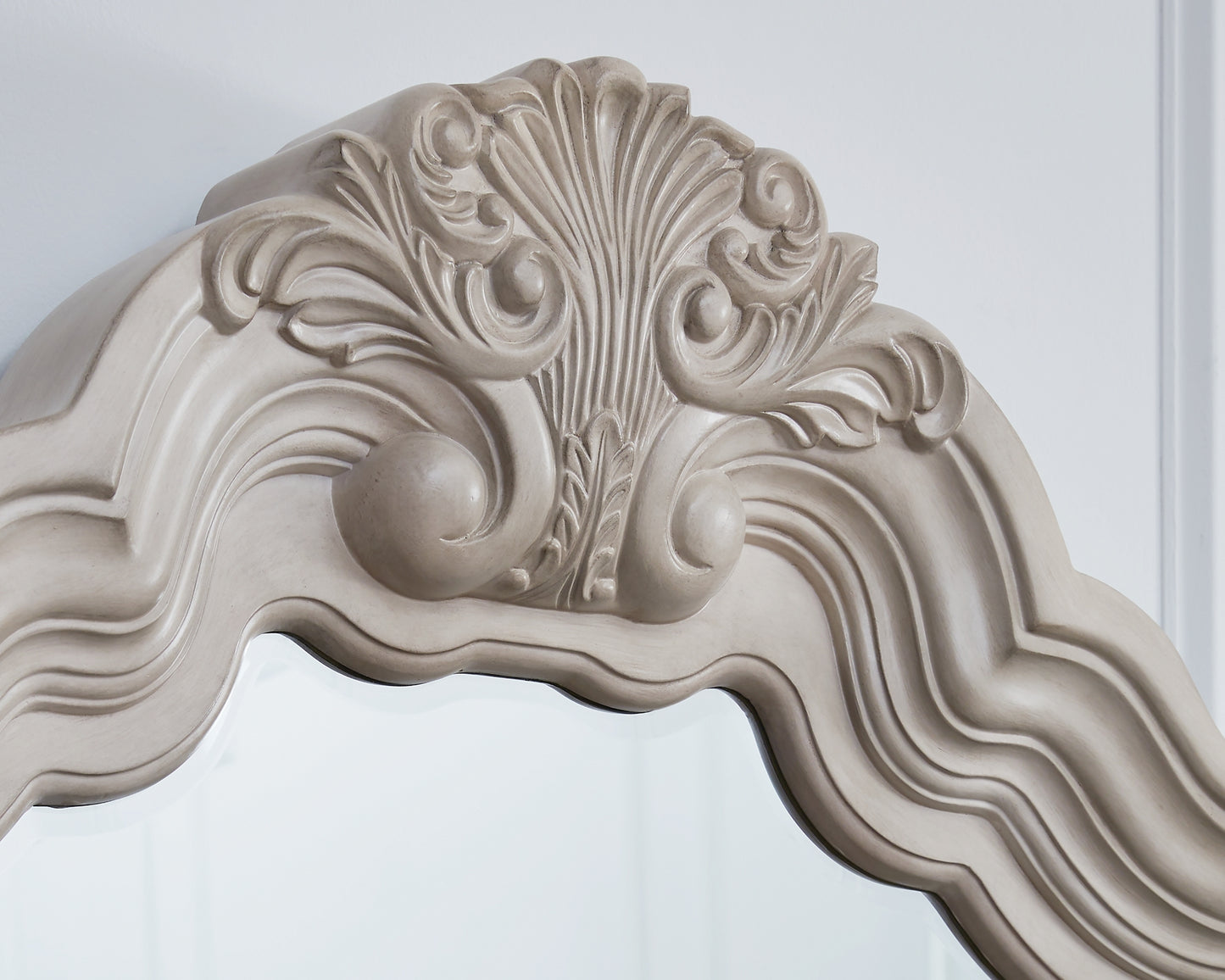 Bruchandi Dresser and Mirror