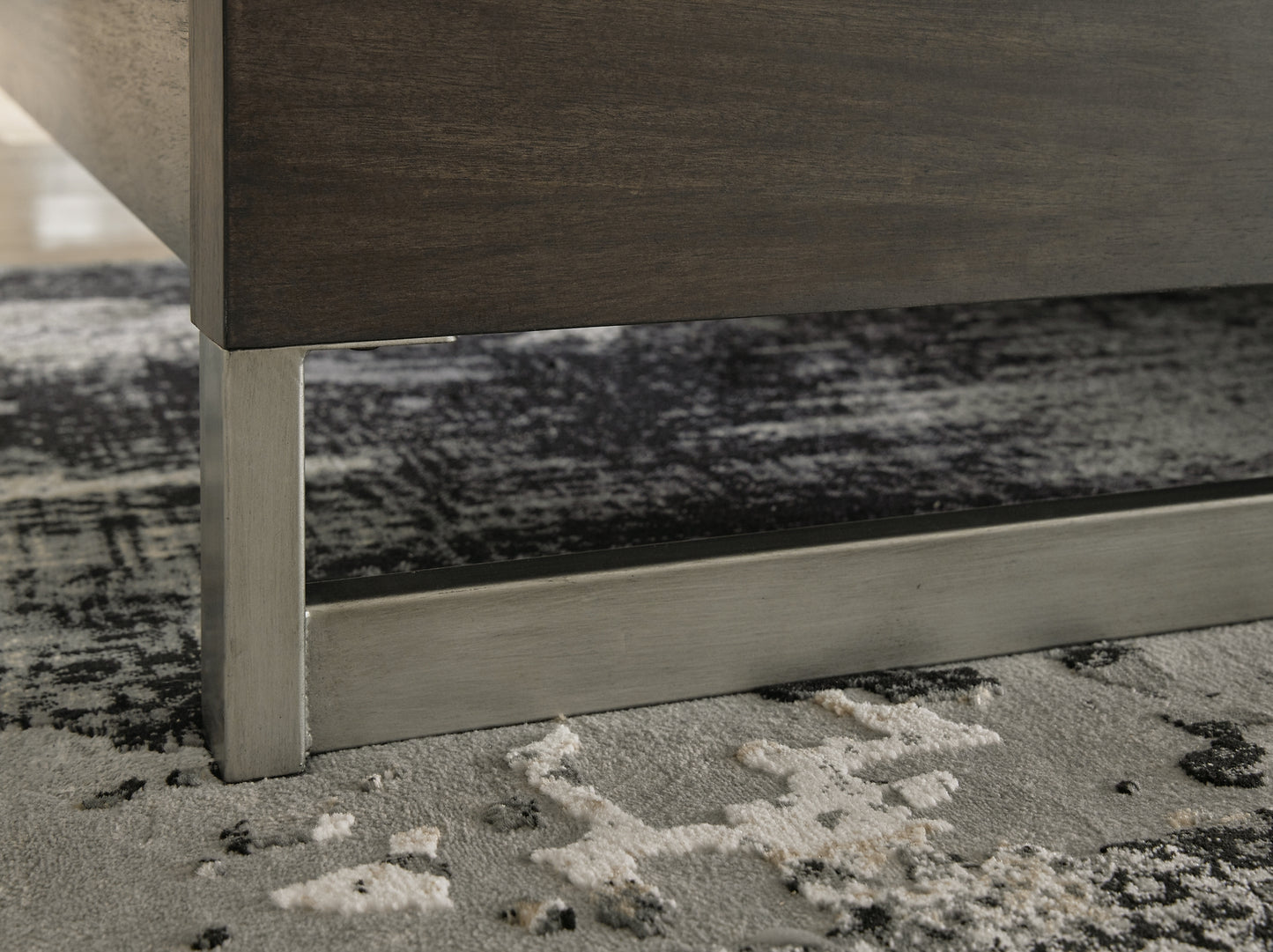 Arkenton California King Panel Bed with Mirrored Dresser and Chest